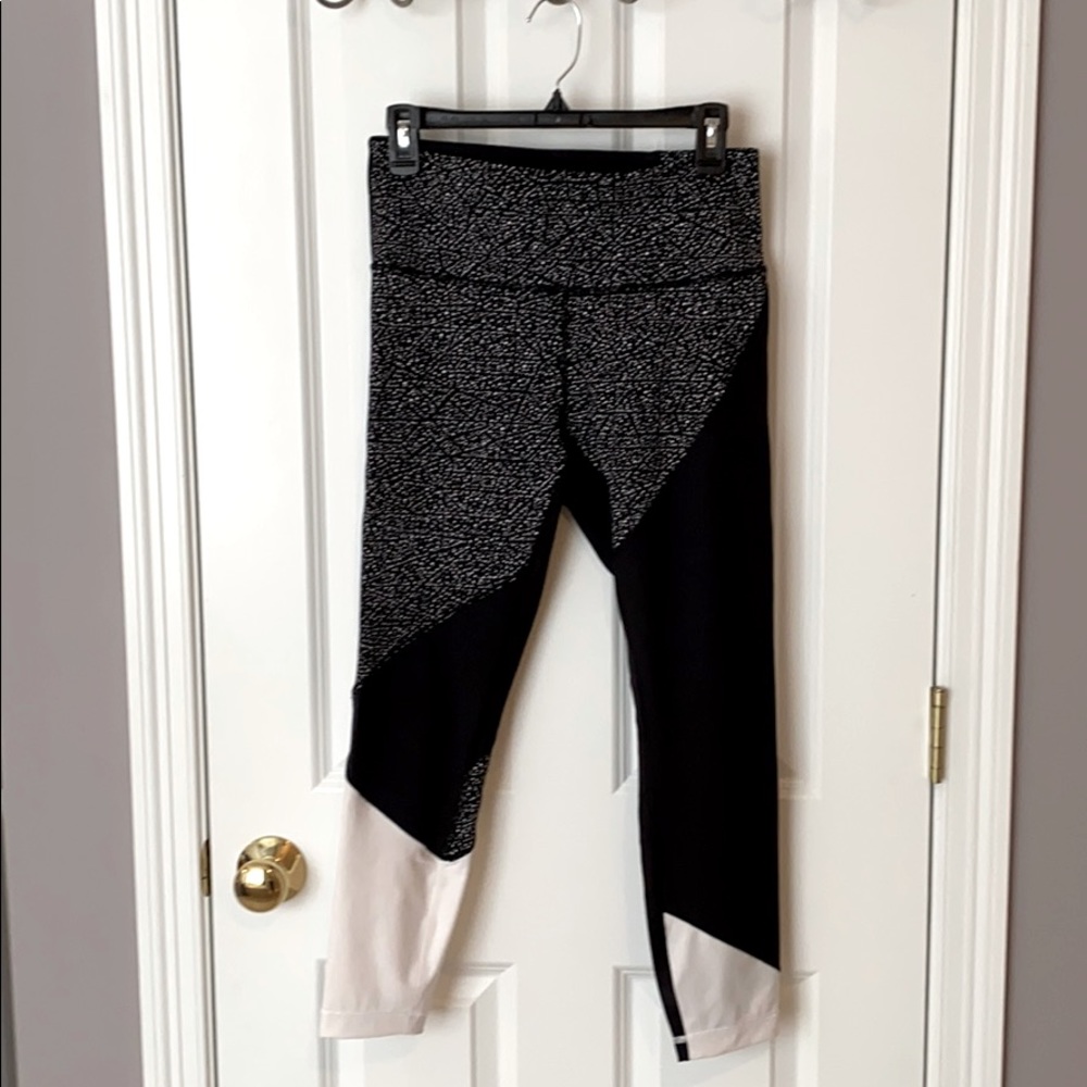 Lululemon black and white leggings size 10